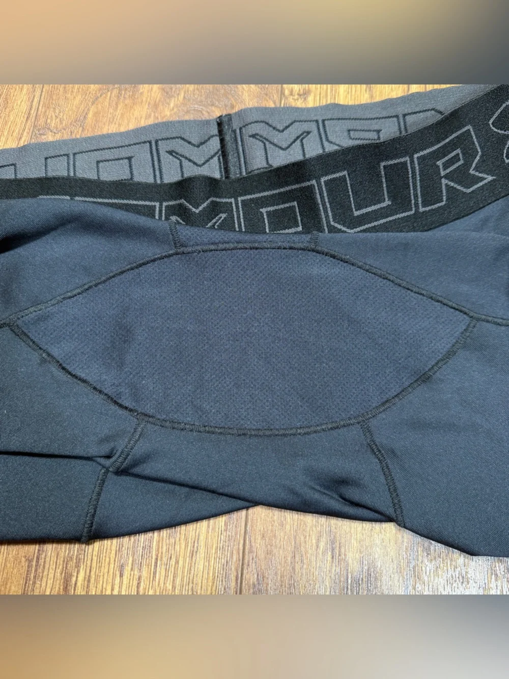 Men’s Under Armour black cold gear compression leggings Size L